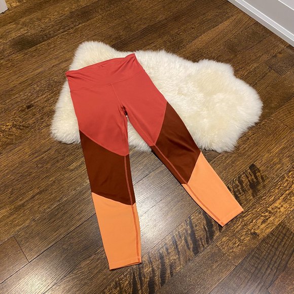 Gap Fit High Rise 7/8 Leggings Pockets at back - Picture 1 of 5